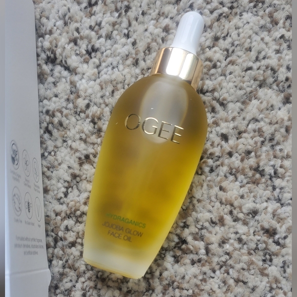 OGEE Hydraganics Jojoba Glow Face Oil - Picture 1 of 3
